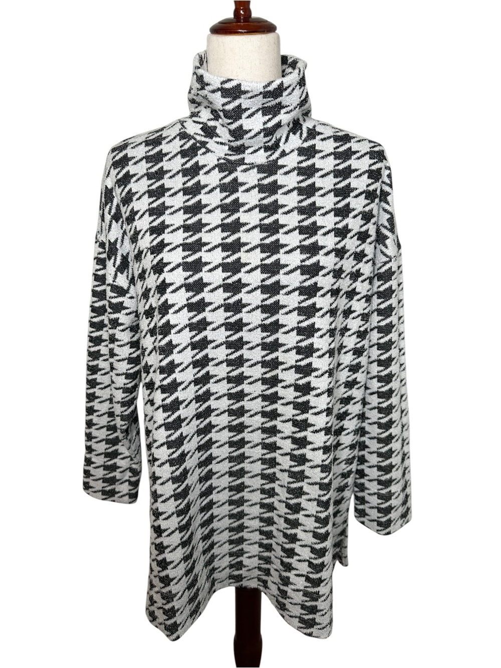Chico’s Houndstooth Cowl Neck Tunic Sweater Black Ivory Size 2 L XL